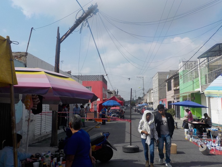  Poste pone en peligro a personas que acuden por su leche en Ecatepec
